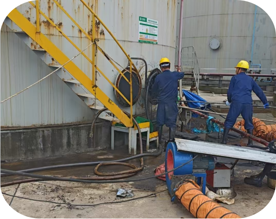 黃石某公司大型油罐油泥清理工程，助力綠色能源發(fā)展